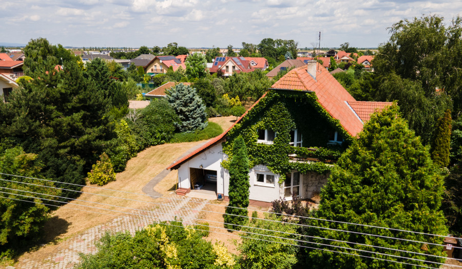 BOSEN | Starší  5 izbový RD s veľkou záhradou v Miloslavove