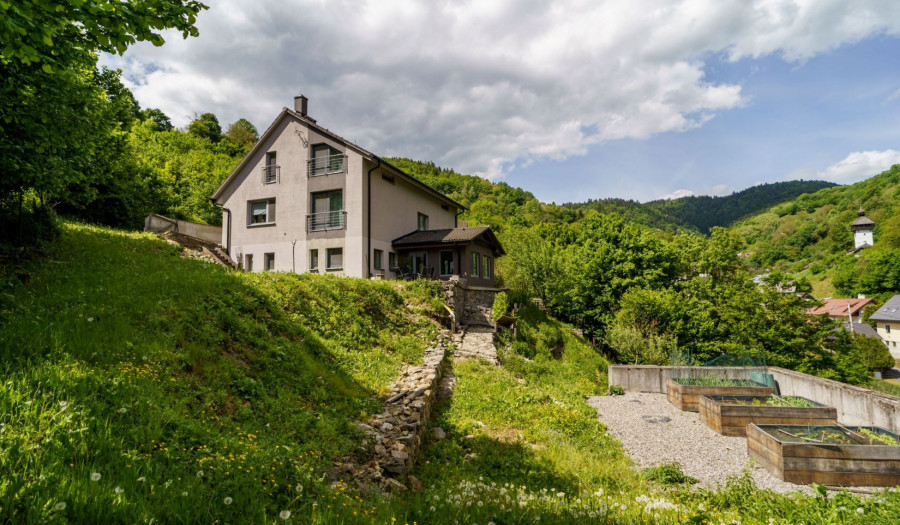 Veľkorysý rodinný dom v okúzľujúcom prostredí Štiavnických vrchov