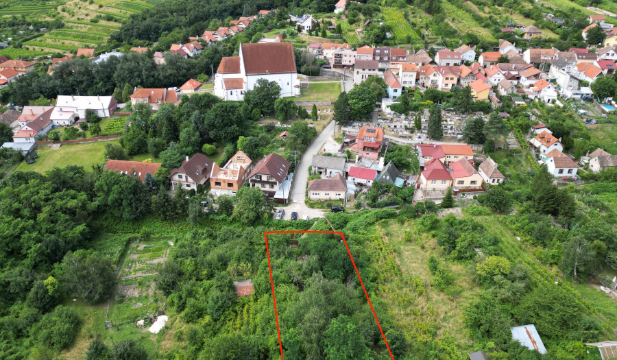 BOSEN | Building plot suitable for the construction of a family house in the town of Svätý Jur, 1006 m2